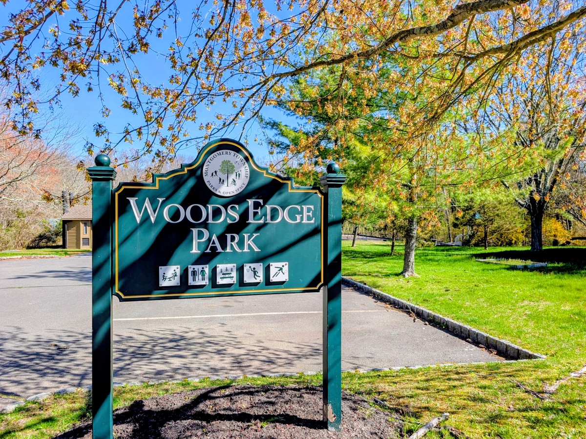 Woods Edge neighborhood entrance sign, Montgomery, NJ
