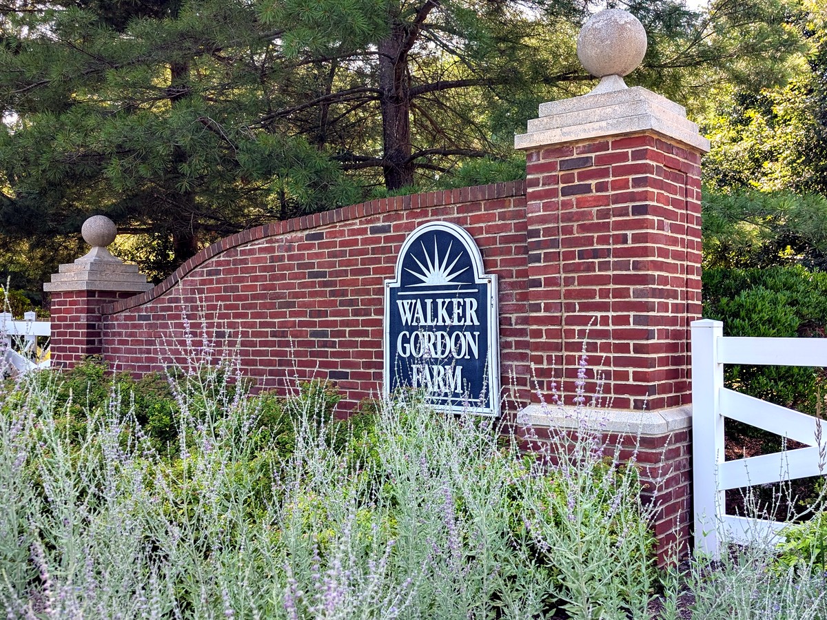 Walker Gordon Farm neighborhood entrance sign, Plainsboro, NJ