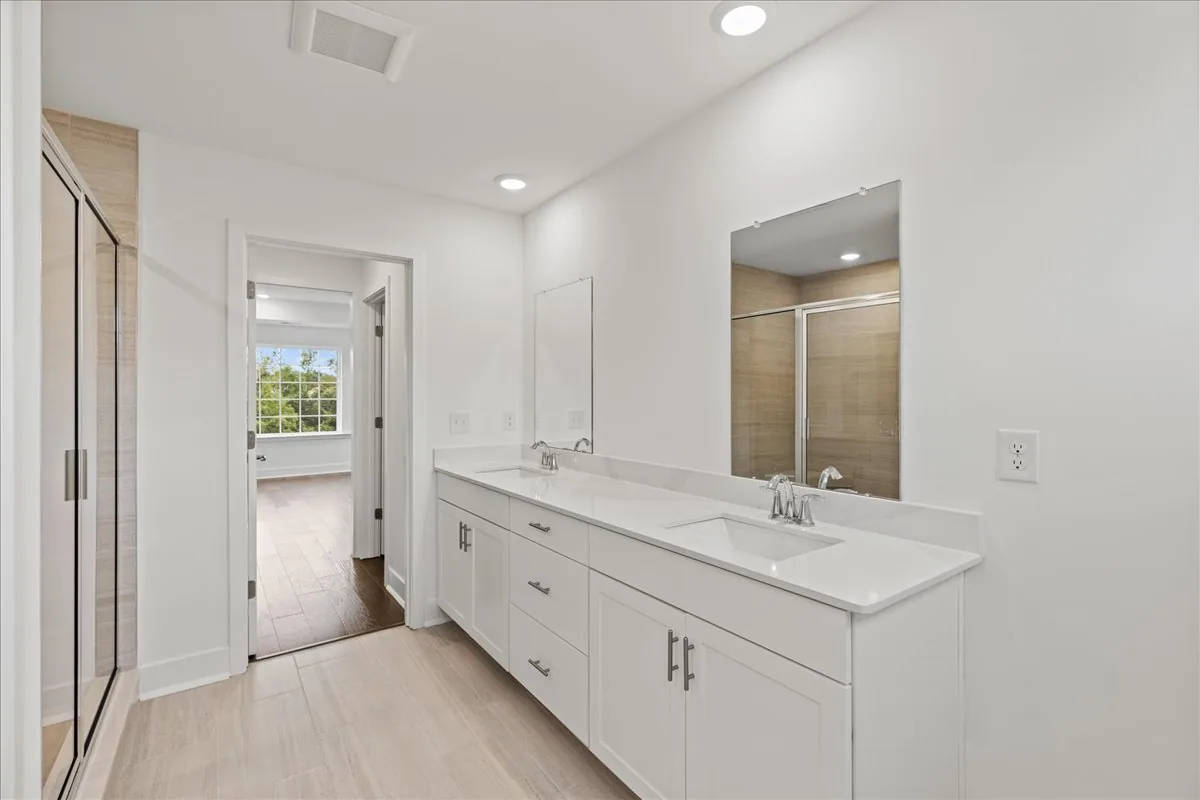 Luxurious En-Suite Bath