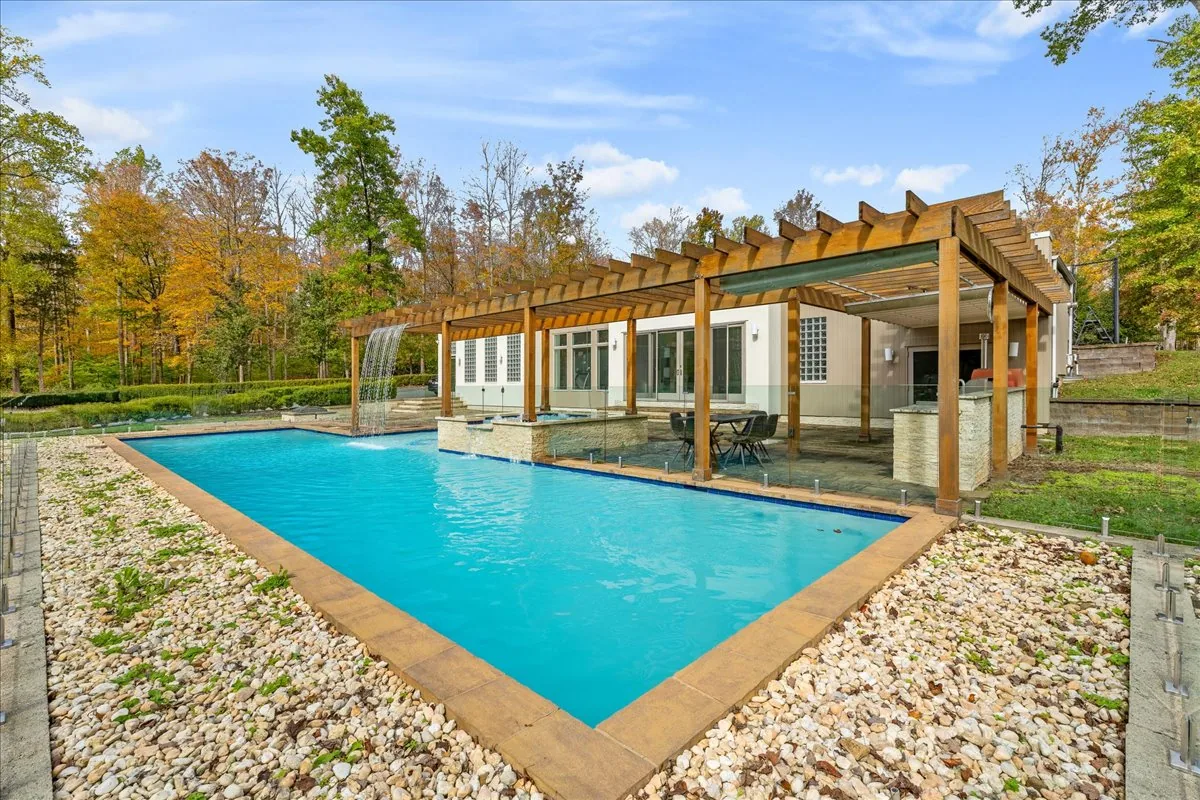 Resort Pool & Spa