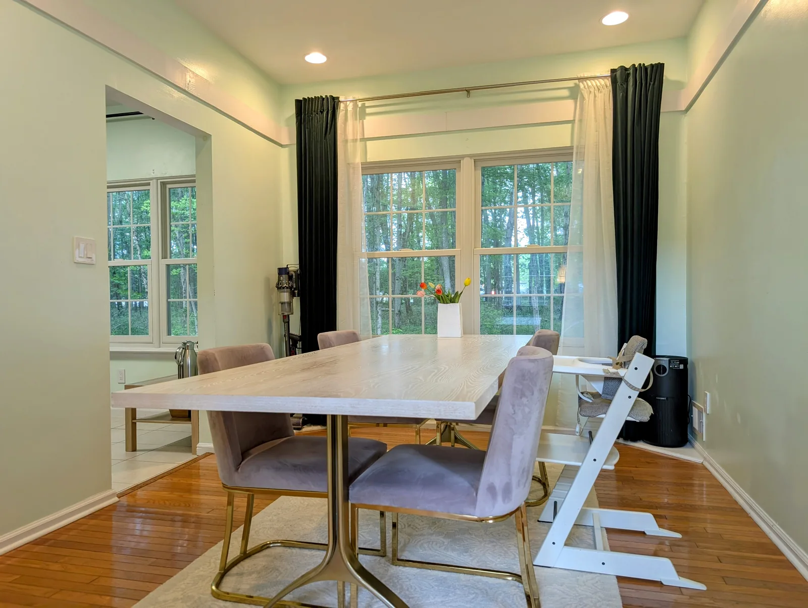 Sunny Breakfast Room