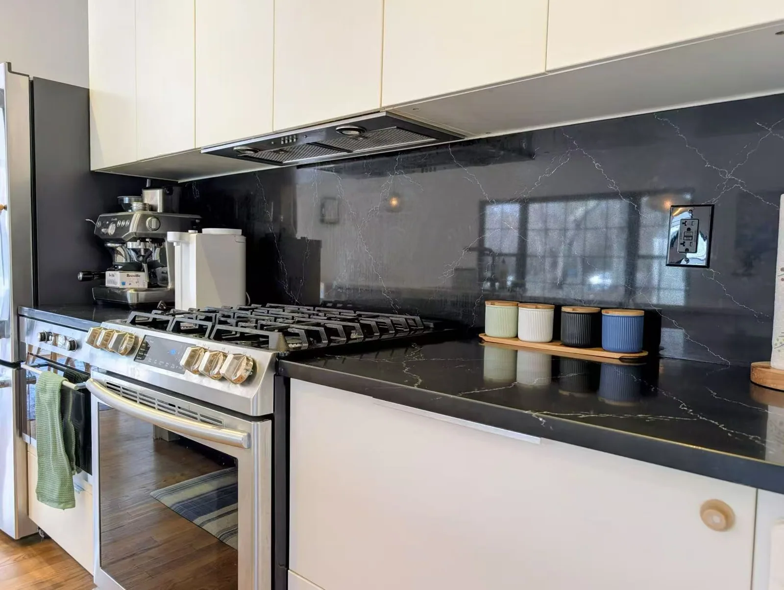 Black Quartz & Gas Range