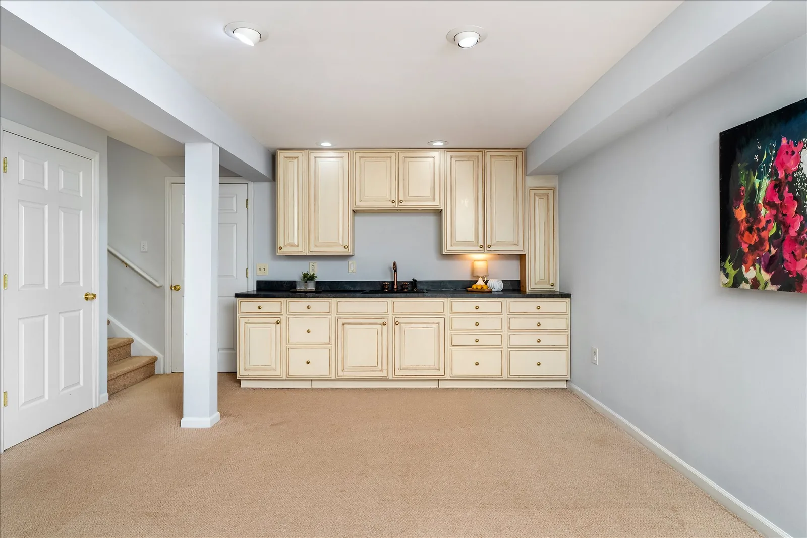 Finished Basement & Wet Bar