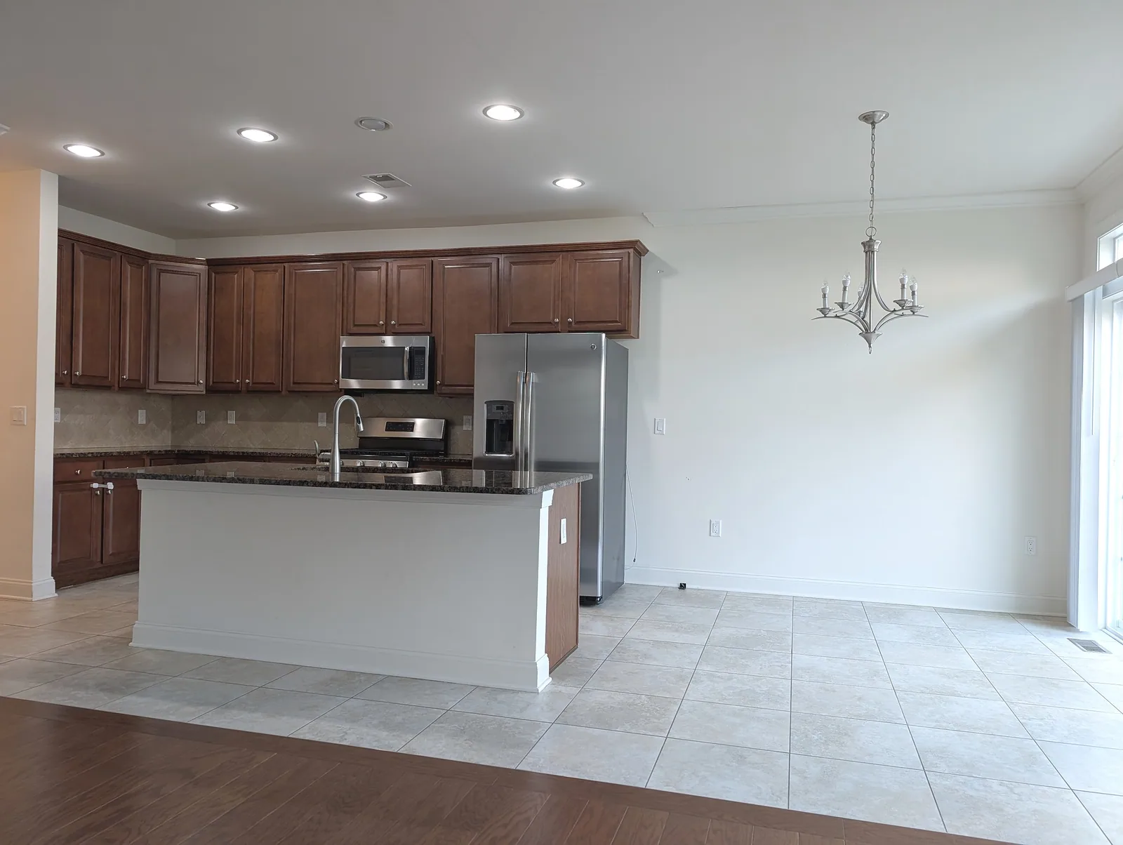 Eat-In Kitchen